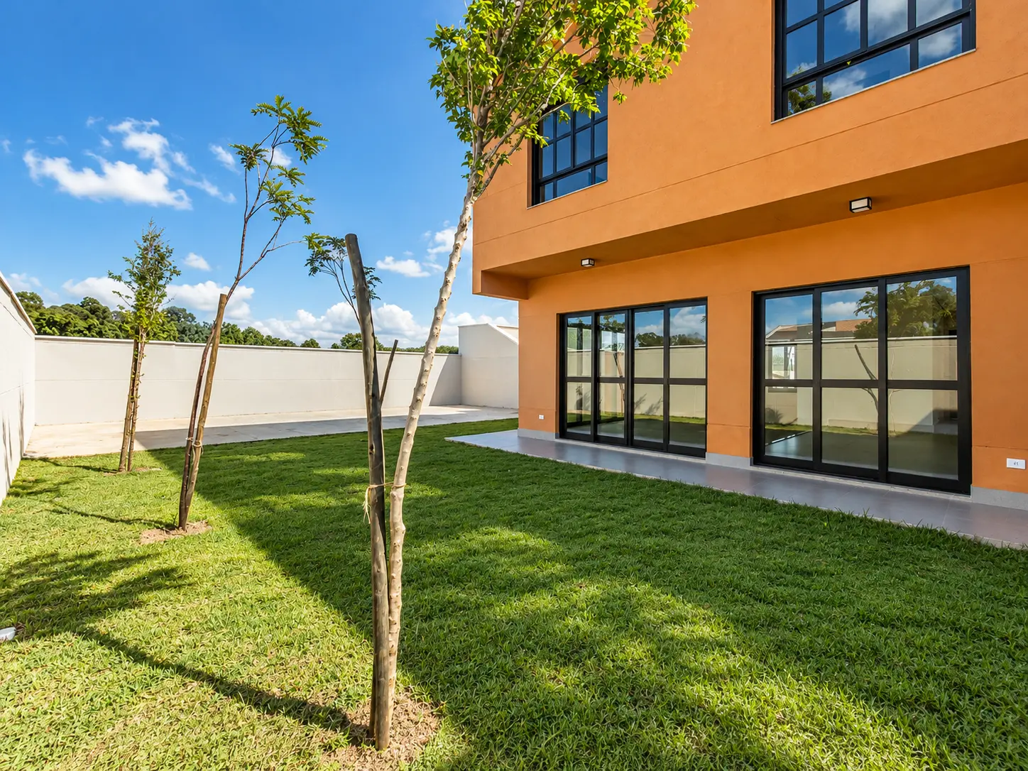 ÁREA VERDE: Fundos gramados de cada casa